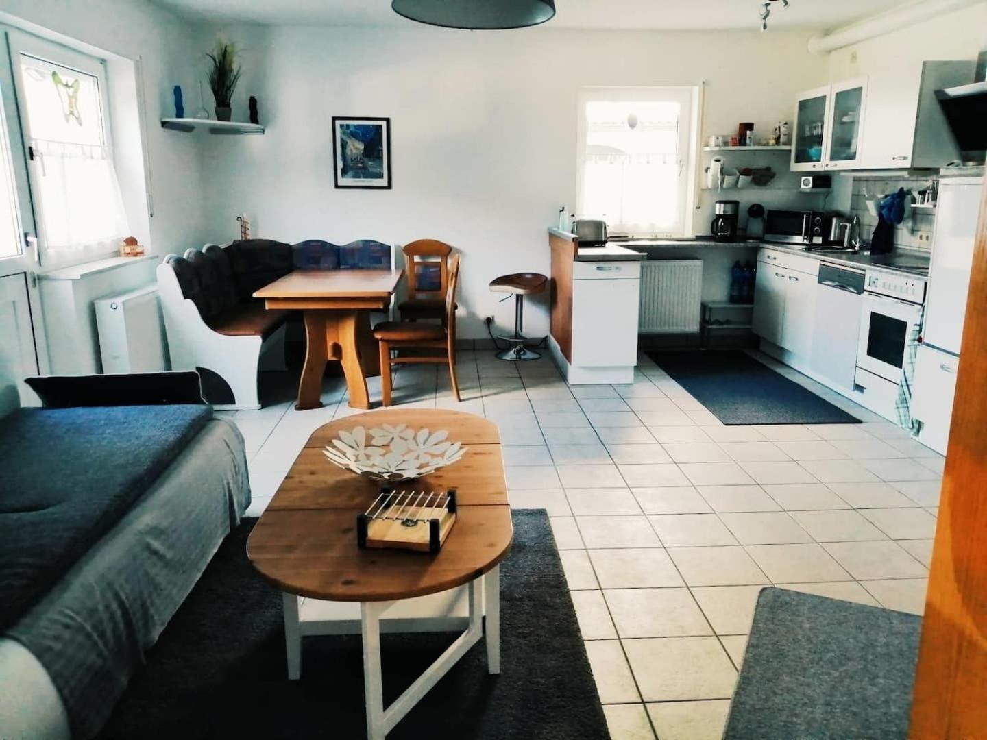 Apartamento 76 qm Whg im EG Haus-Wohlfühloase vor der Haustür Gladenbach Exterior foto